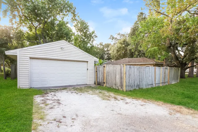 $1,445 | 1303 West Phillips Street, Alvin, TX 77511