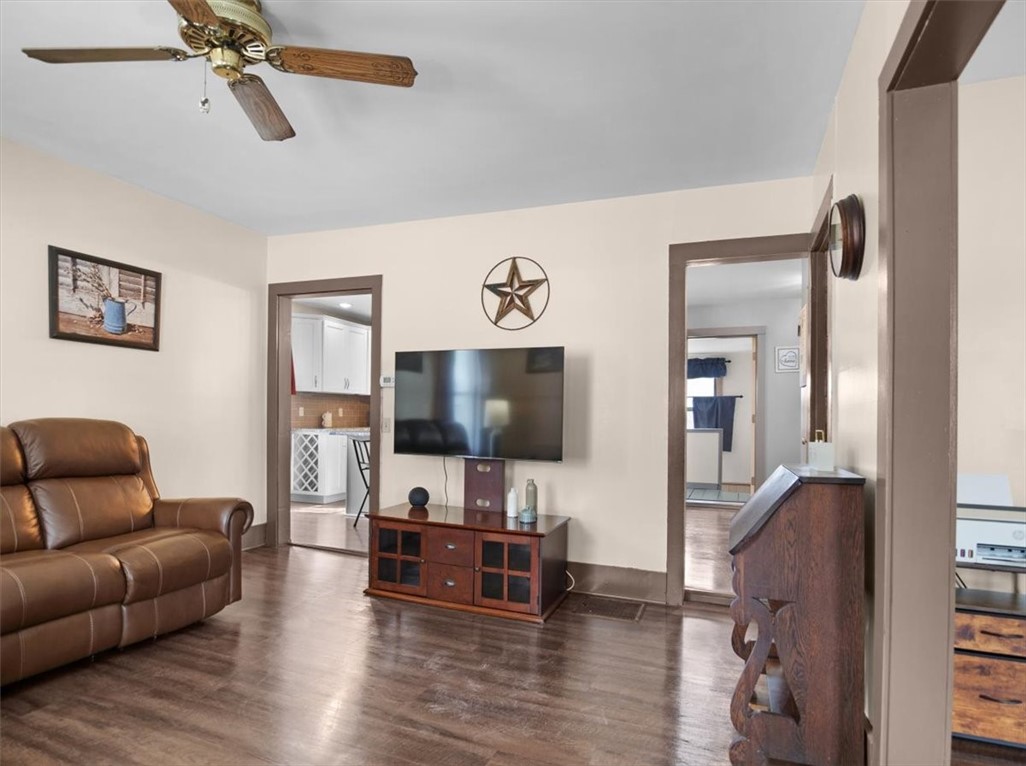 3627 Walworth Road Walworth, NY 14568 - Photo 24 of 43 Living Room