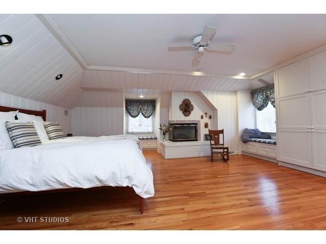 130 Cold Spring Road Barrington, IL 60010 - Photo 10 of 23 a spacious bedroom with a bed a dresser and a potted plant