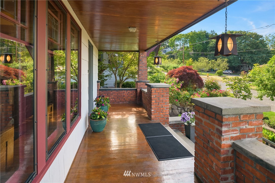 809 North 60th Street Seattle, WA 98103 - Photo 3 of 28