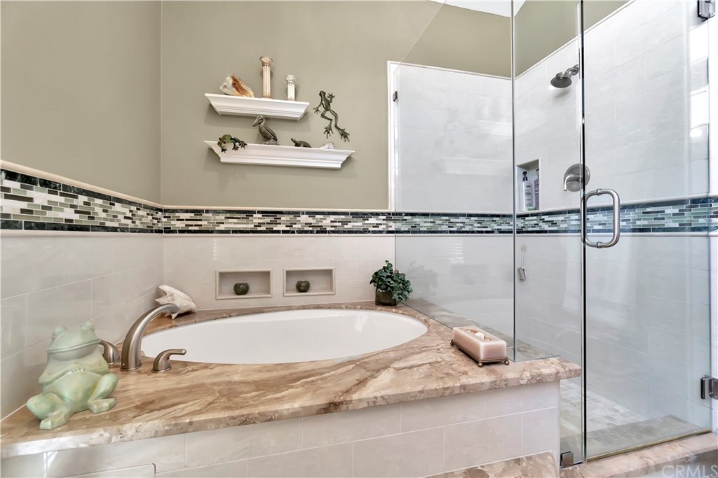 346 Long Long Beach, CA 90803 - Photo 14 of 24 Wonderful soaking tube and separate walk-in shower.