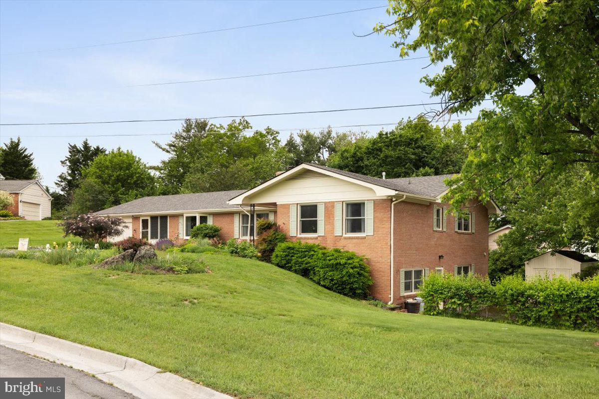 331 Ridge Avenue Winchester, VA 22601 - Photo 3 of 45 Gallery Image 3