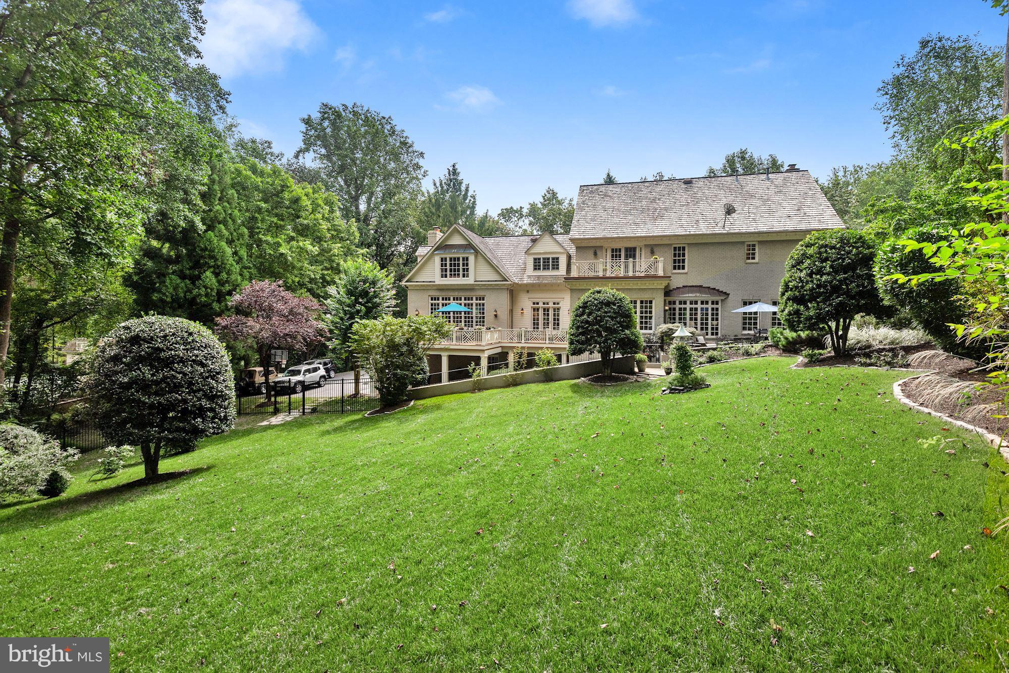 920 Towlston Road McLean, VA 22102 - Photo 3 of 52 Approx. 2-Acres of Privacy
