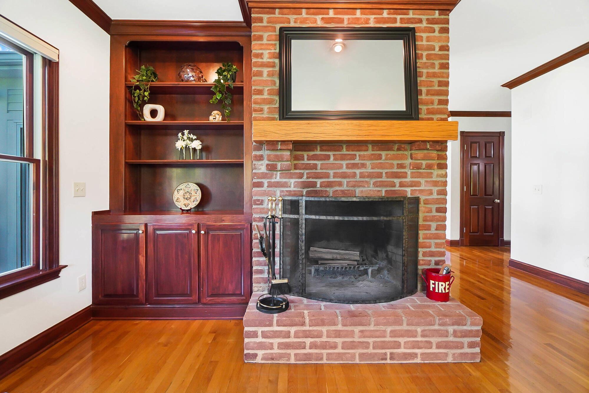 5582 Plantation Road Sunbury, OH 43074 - Photo 23 of 107 Wood Burning Fireplace