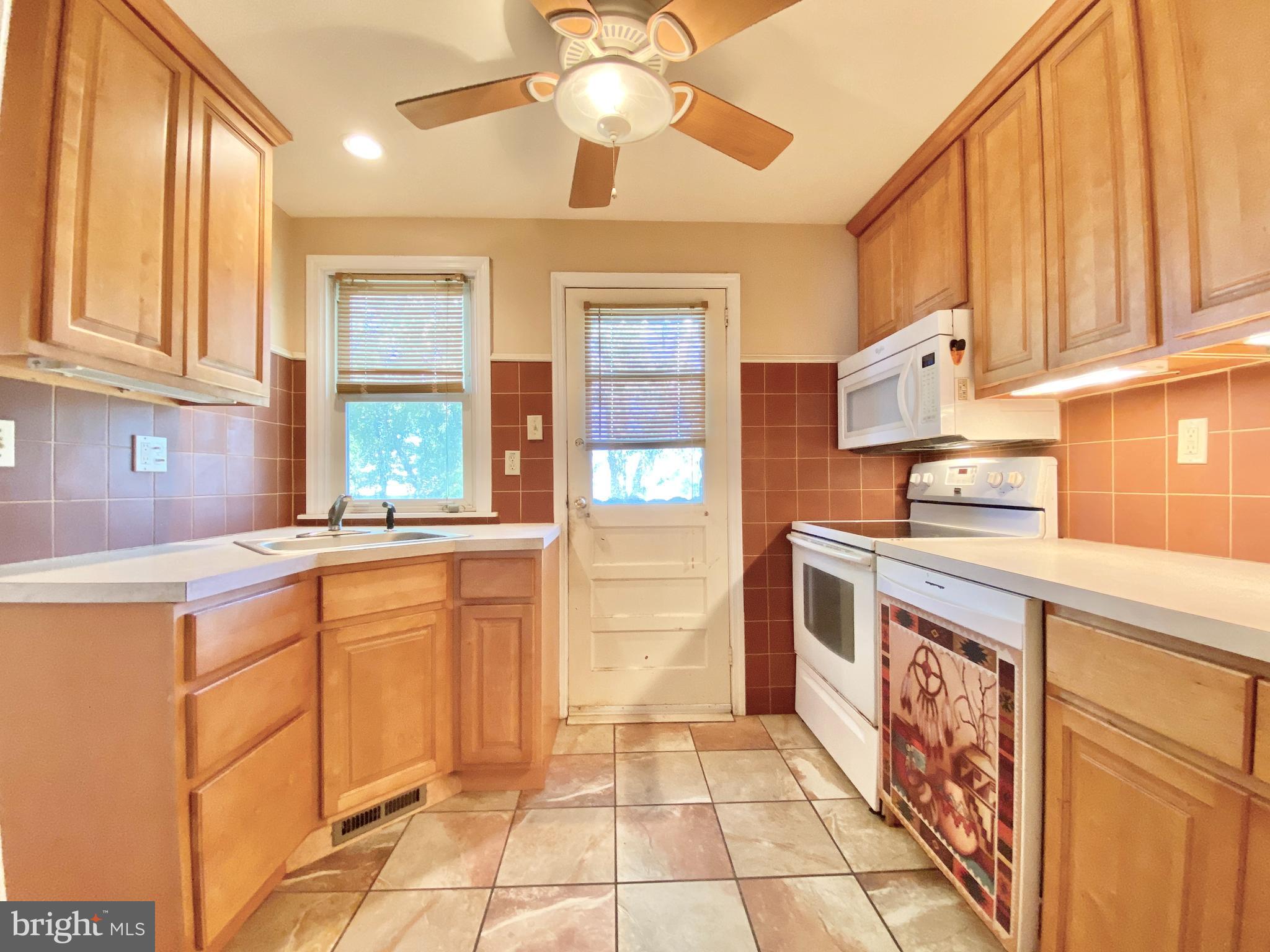 216 Amosland Road Holmes, PA 19043 - Photo 8 of 60 Gallery Image 8