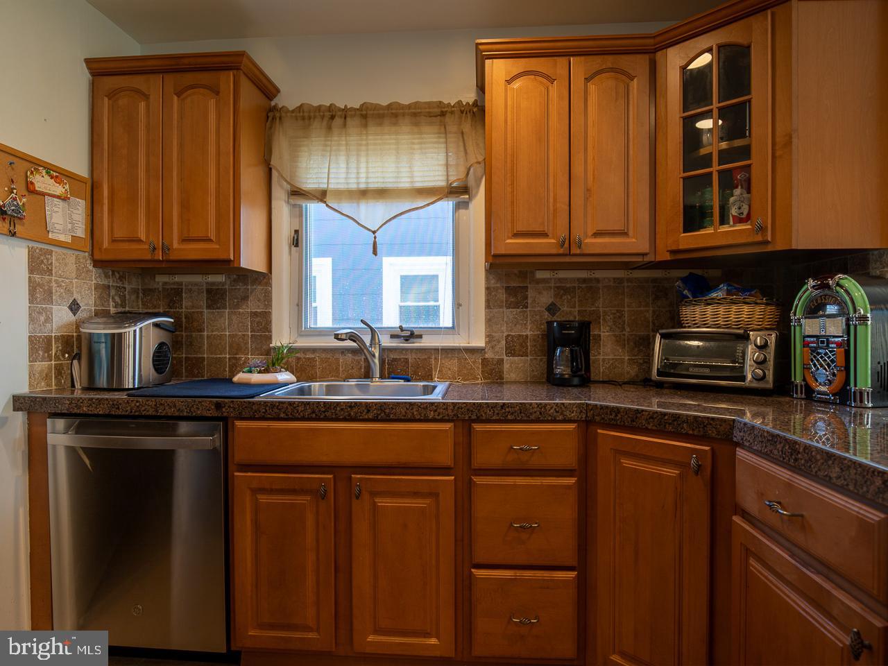 134 Georgetown Road Toms River, NJ 08757 - Photo 11 of 34 Loads of counter space