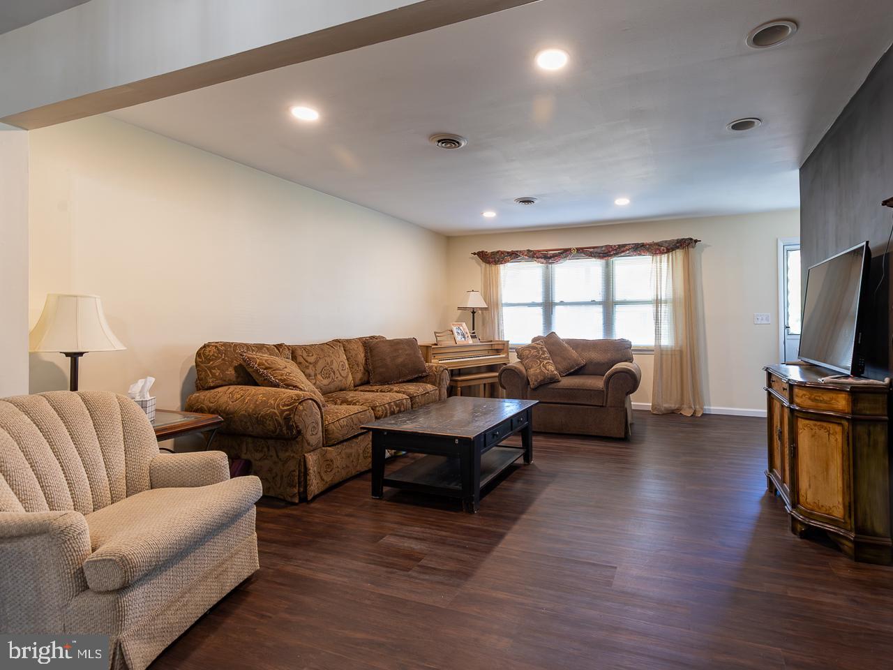 134 Georgetown Road Toms River, NJ 08757 - Photo 6 of 34 Living room another view