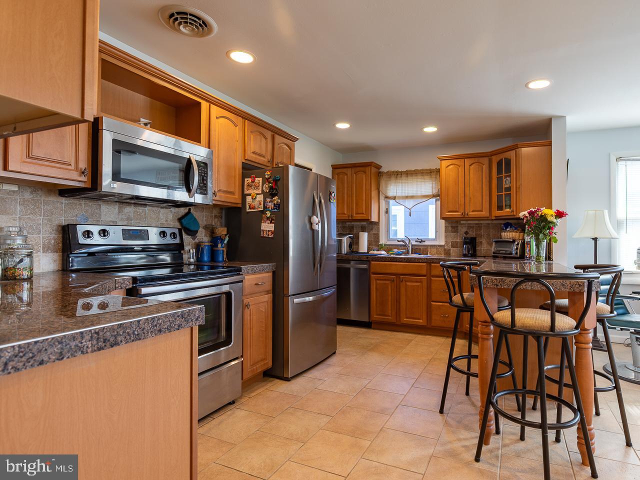 134 Georgetown Road Toms River, NJ 08757 - Photo 9 of 34 Eat in Kitchen