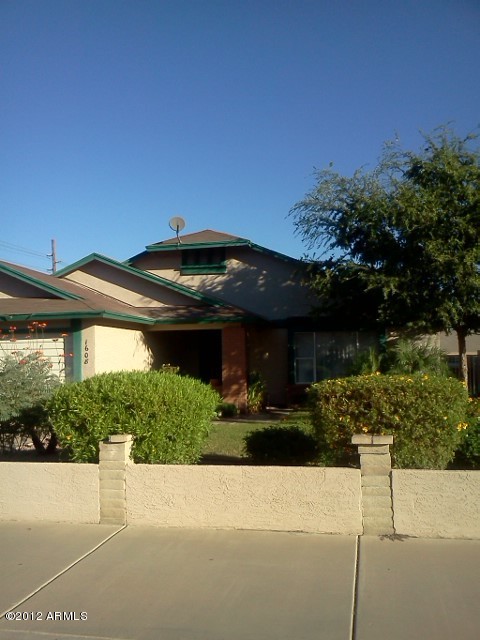 1608 East Vineyard Road Phoenix, AZ 85042 - Photo 2 of 16 1608 E