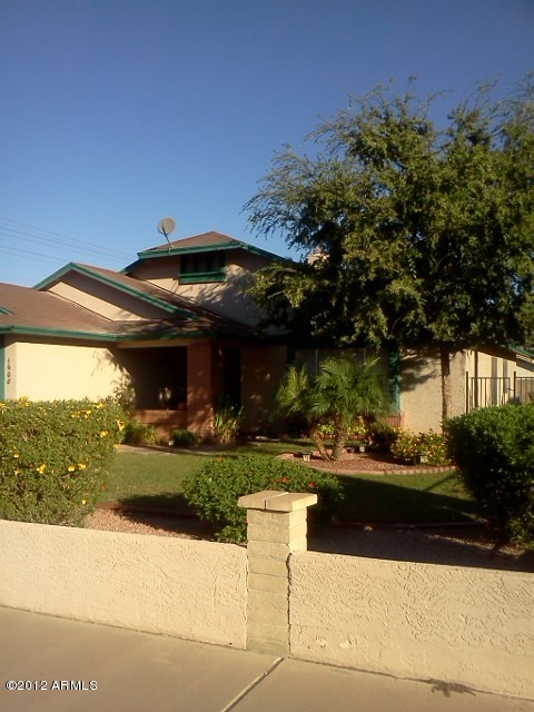 1608 East Vineyard Road Phoenix, AZ 85042 - Photo 3 of 16 1608 E