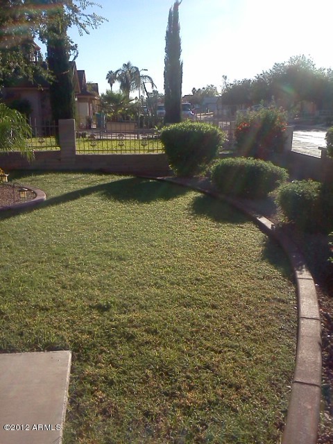 1608 East Vineyard Road Phoenix, AZ 85042 - Photo 4 of 16 1608 E
