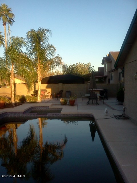 1608 East Vineyard Road Phoenix, AZ 85042 - Photo 5 of 16 1608 E