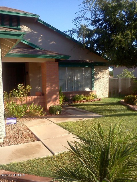 1608 East Vineyard Road Phoenix, AZ 85042 - Photo 6 of 16 1608 E