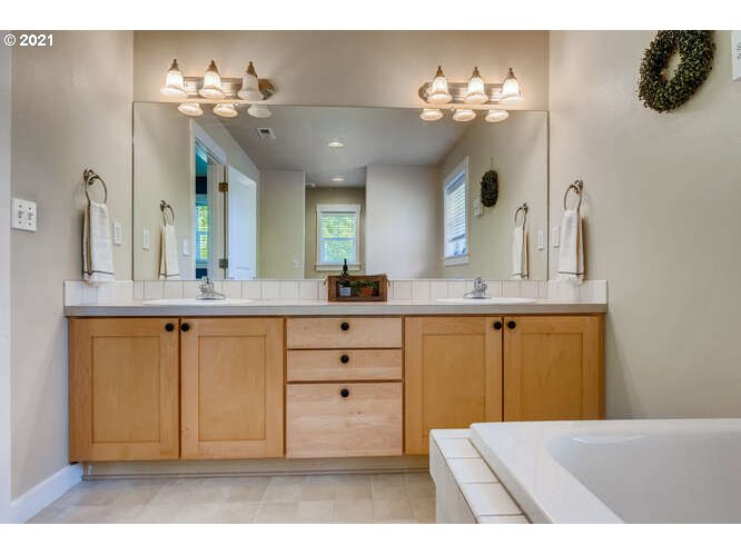 1292 Southeast Stapleton Loop Gresham, OR 97080 - Photo 12 of 16 Gallery Image 12