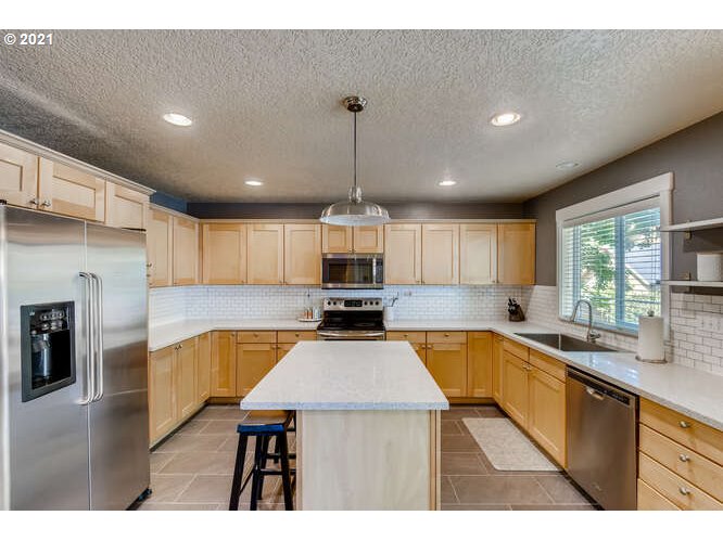 1292 Southeast Stapleton Loop Gresham, OR 97080 - Photo 5 of 16 Gallery Image 5