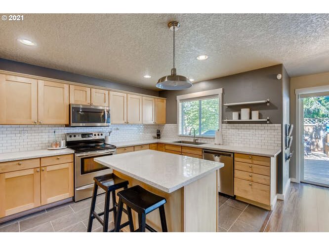 1292 Southeast Stapleton Loop Gresham, OR 97080 - Photo 6 of 16 Gallery Image 6