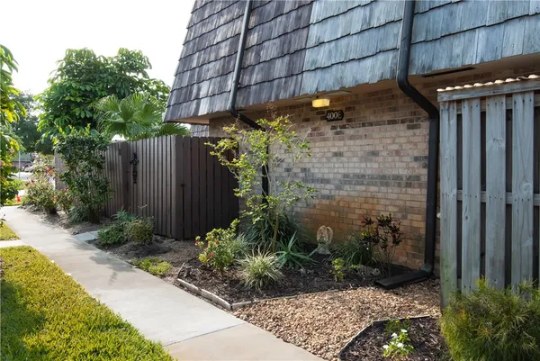 a view of a pathway along the building