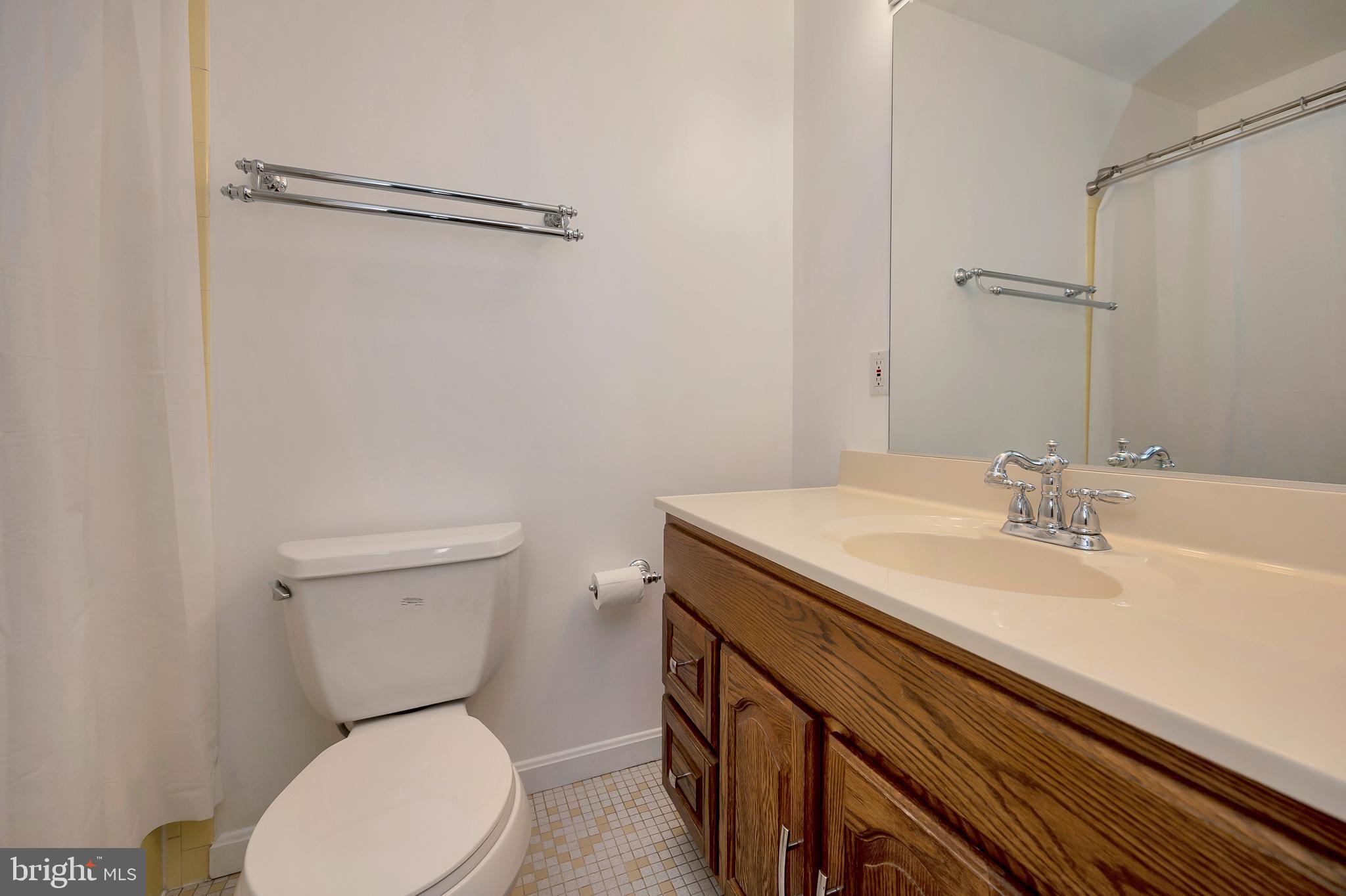 7399 Roxbury Avenue Manassas, VA 20109 - Photo 18 of 45 HALL BATH