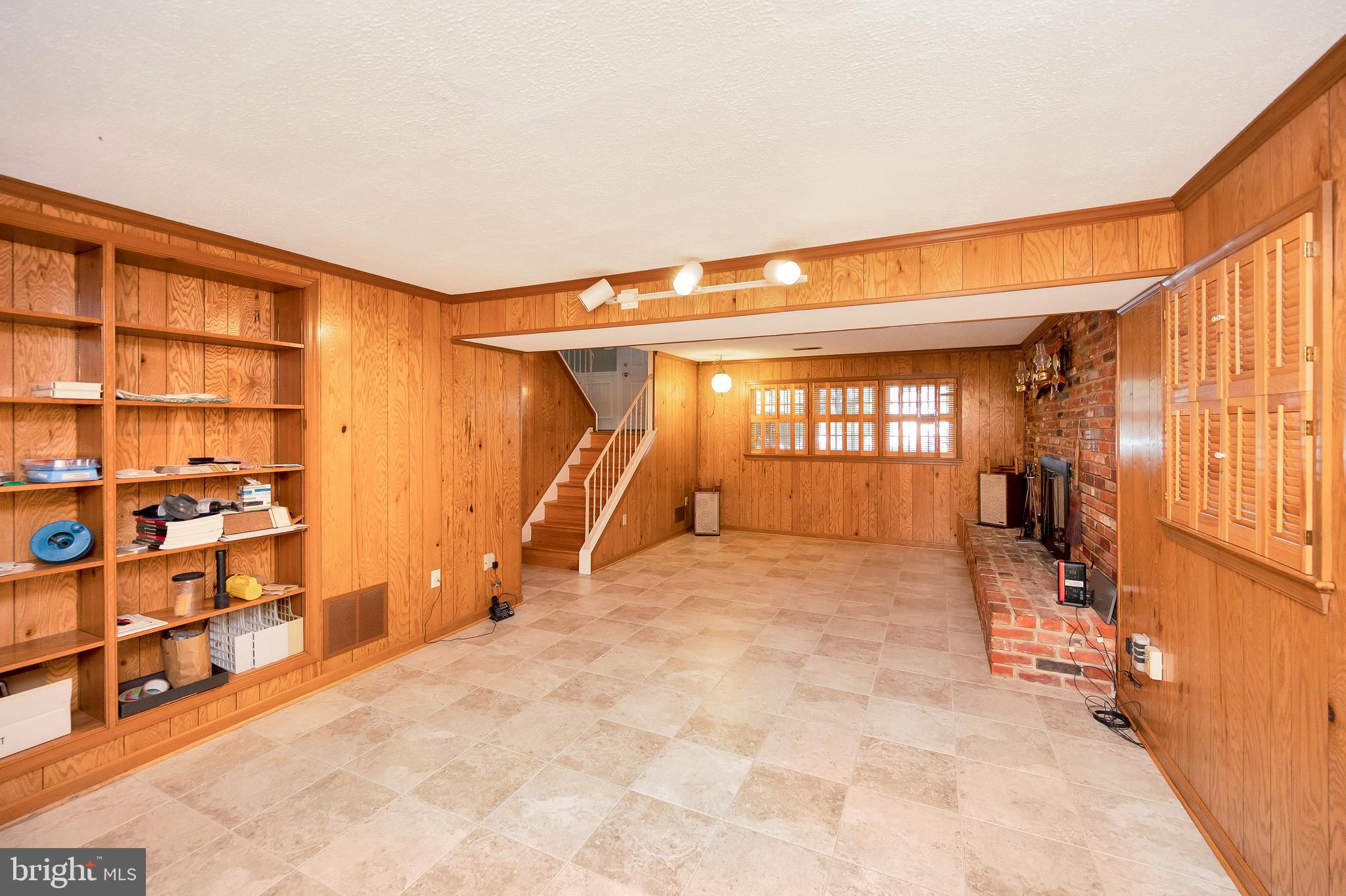 7399 Roxbury Avenue Manassas, VA 20109 - Photo 30 of 45 FAMILY ROOM WITH BUILT-INS