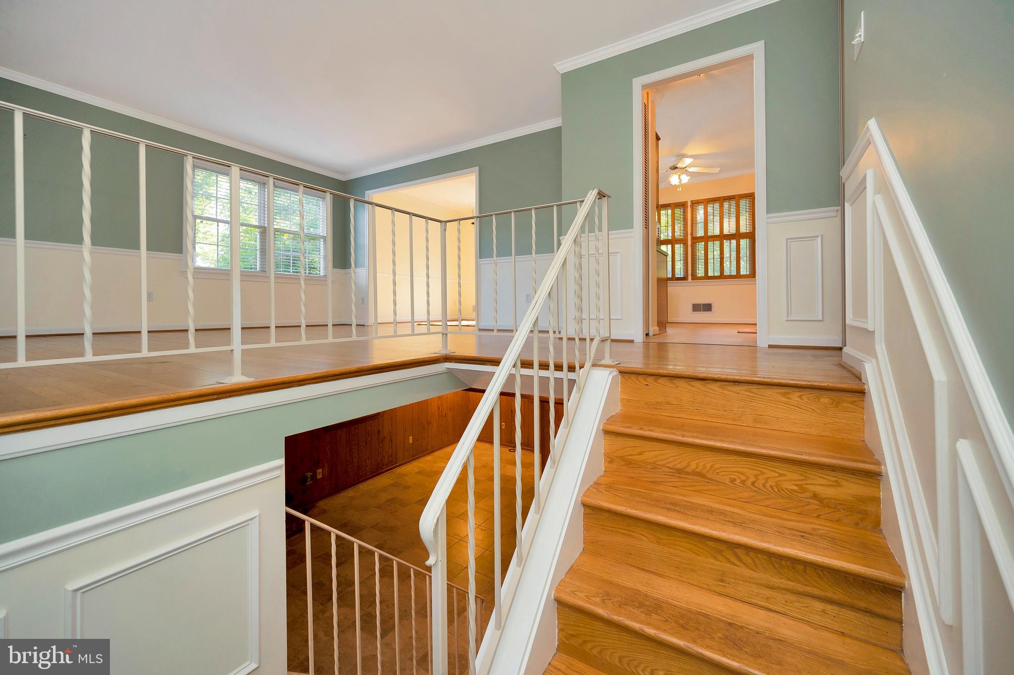 7399 Roxbury Avenue Manassas, VA 20109 - Photo 3 of 45 INVITING FOYER