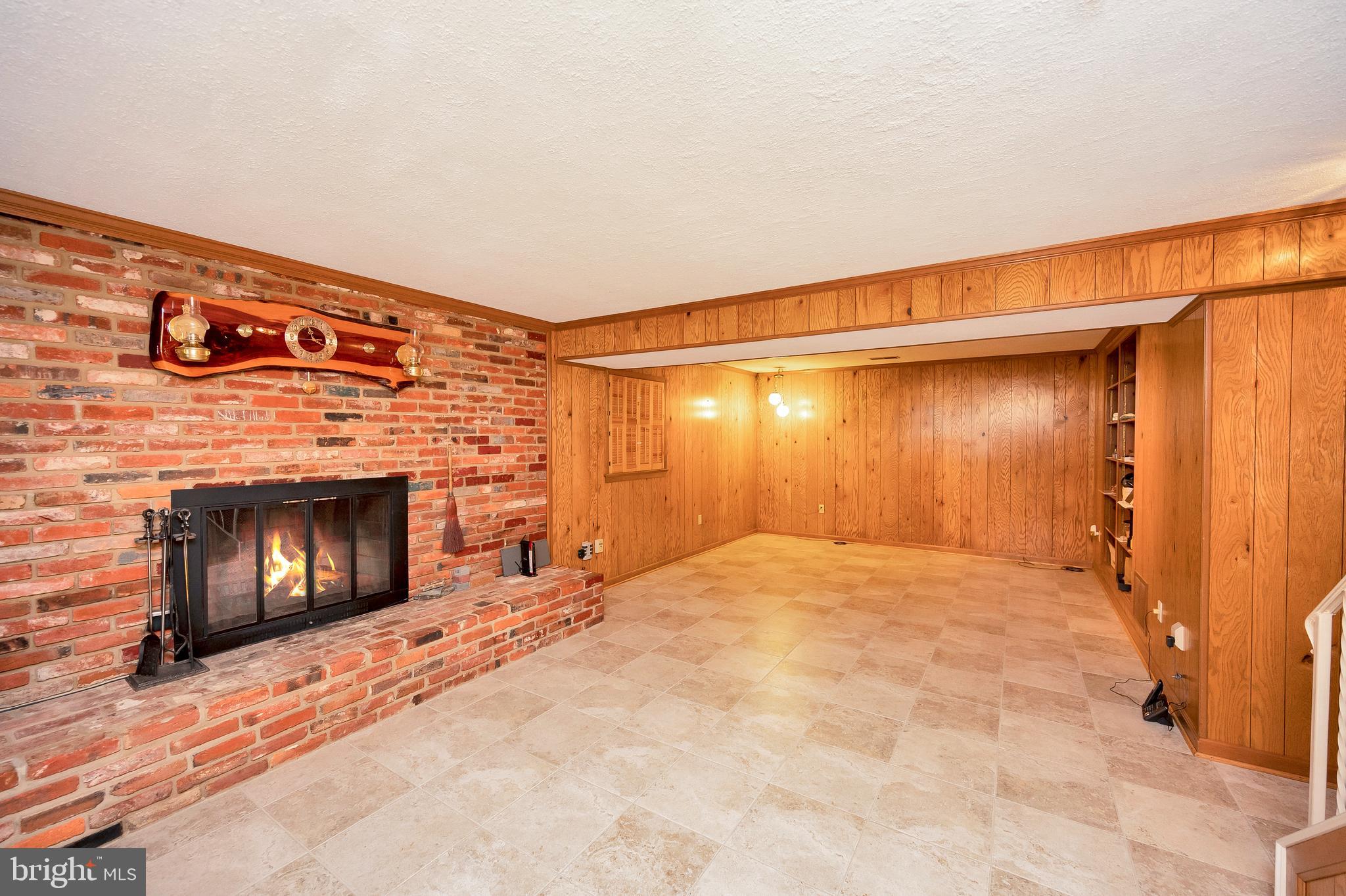 7399 Roxbury Avenue Manassas, VA 20109 - Photo 10 of 45 FAMILYROOM WITH FIREPALCE