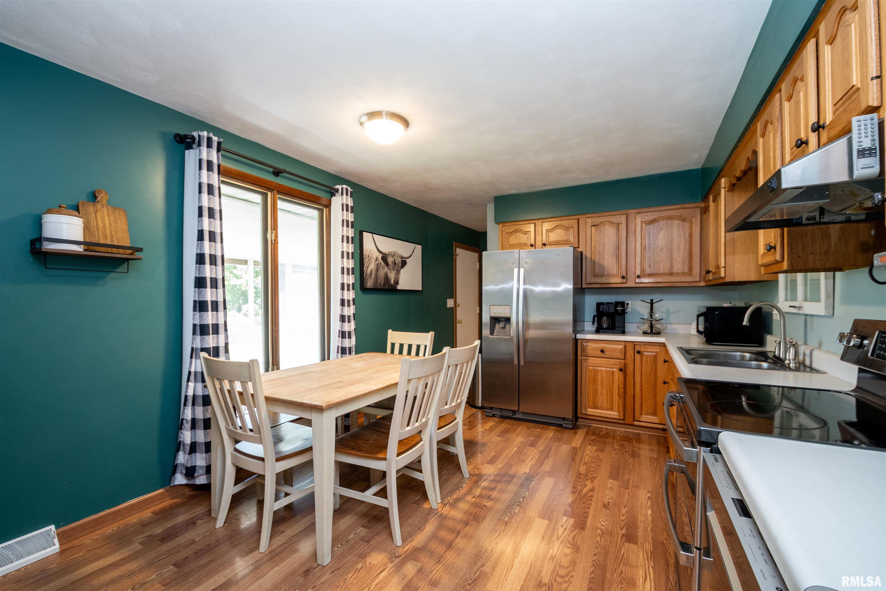 415 Ridgecrest Drive Washington, IL 61571 - Photo 9 of 32