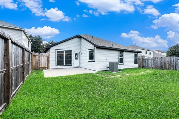 a view of a house with backyard