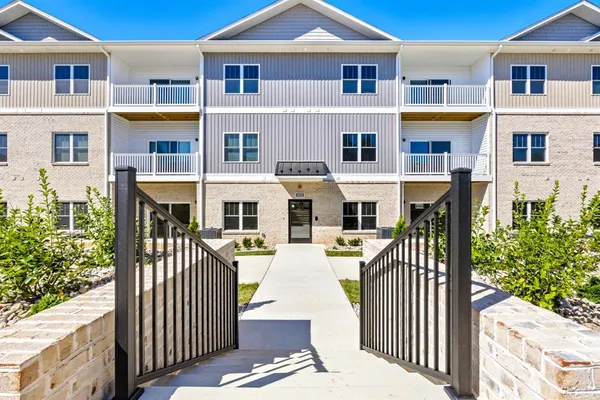 $324,000 | 420 Capstone Drive, Unit 101, Lynchburg, VA 24502