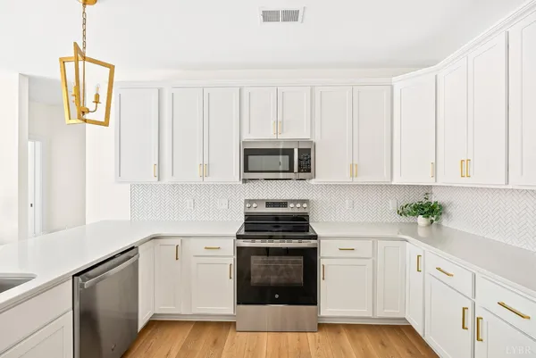 $324,000 | 420 Capstone Drive, Unit 101, Lynchburg, VA 24502