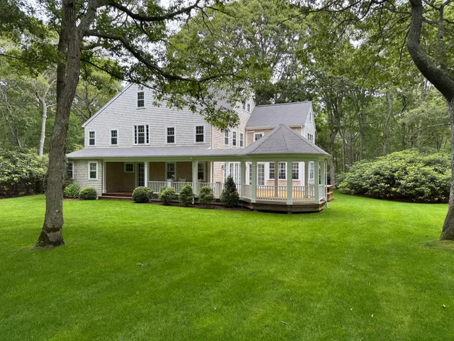 $2,950,000 | 735 Franklin Street, Vineyard Haven, MA 02568