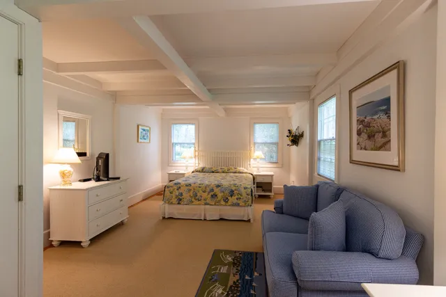 $2,950,000 | 735 Franklin Street, Vineyard Haven, MA 02568