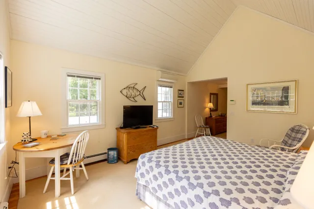 $2,950,000 | 735 Franklin Street, Vineyard Haven, MA 02568