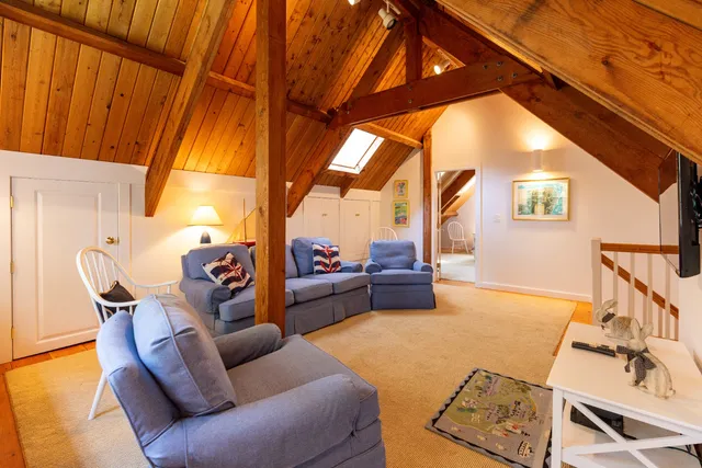 $2,950,000 | 735 Franklin Street, Vineyard Haven, MA 02568