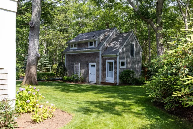 $2,950,000 | 735 Franklin Street, Vineyard Haven, MA 02568