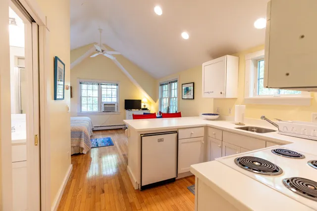 $2,950,000 | 735 Franklin Street, Vineyard Haven, MA 02568