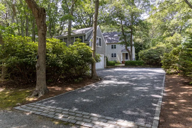 $2,950,000 | 735 Franklin Street, Vineyard Haven, MA 02568