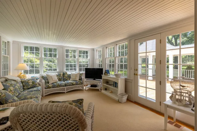 $2,950,000 | 735 Franklin Street, Vineyard Haven, MA 02568