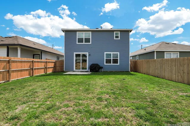 a view of a house with backyard