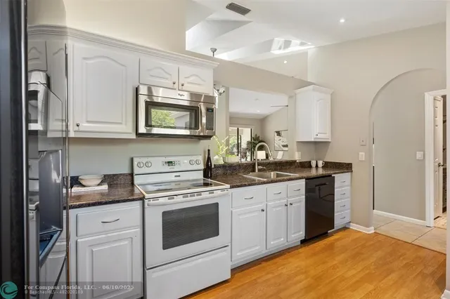 $375,500 | 9804 Northwest 1st Court, Unit 9804, Plantation, FL 33324