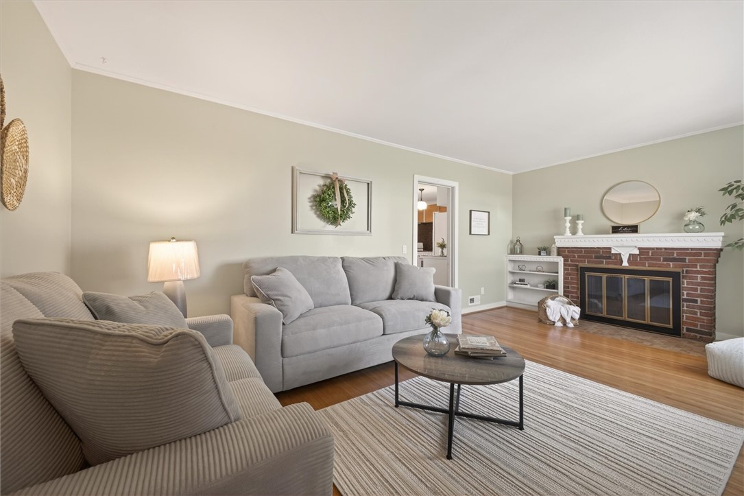 45 Longcroft Road Irondequoit, NY 14609 - Photo 11 of 39 Great living space!
