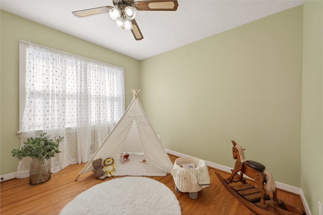 45 Longcroft Road Irondequoit, NY 14609 - Photo 22 of 39 2nd bedroom with hardwoods and new window!