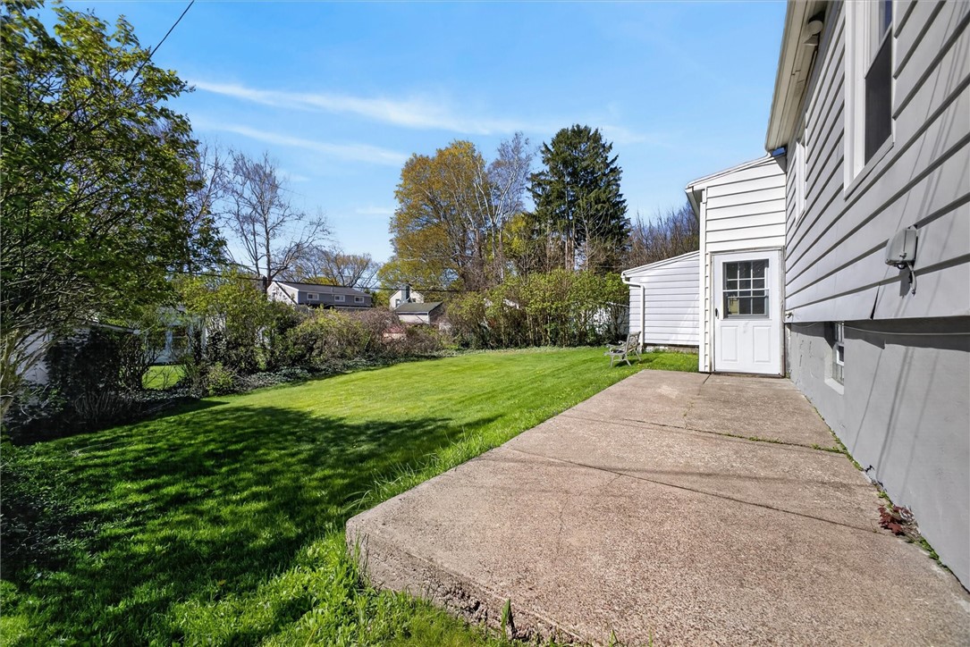45 Longcroft Road Irondequoit, NY 14609 - Photo 7 of 39 Great space for grilling!