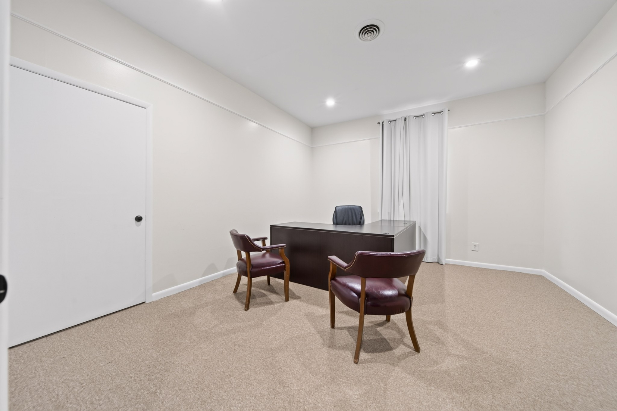 607 Locust Street Springfield, TN 37172 - Photo 15 of 27 a workspace with furniture and a window