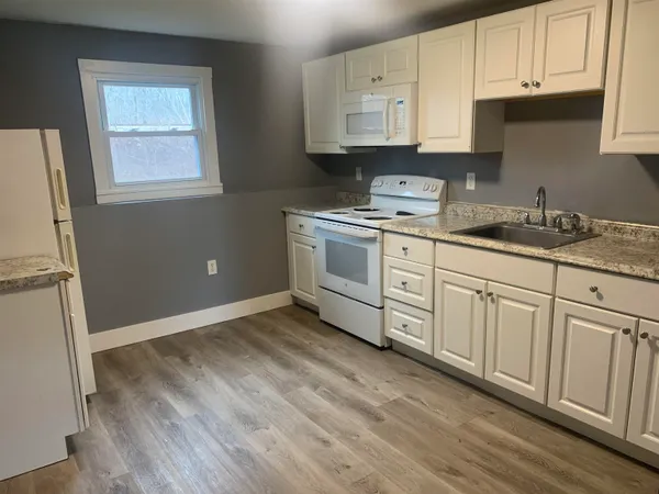 $1,795 | 354 Main Street, Unit 3, Somersworth, NH 03878