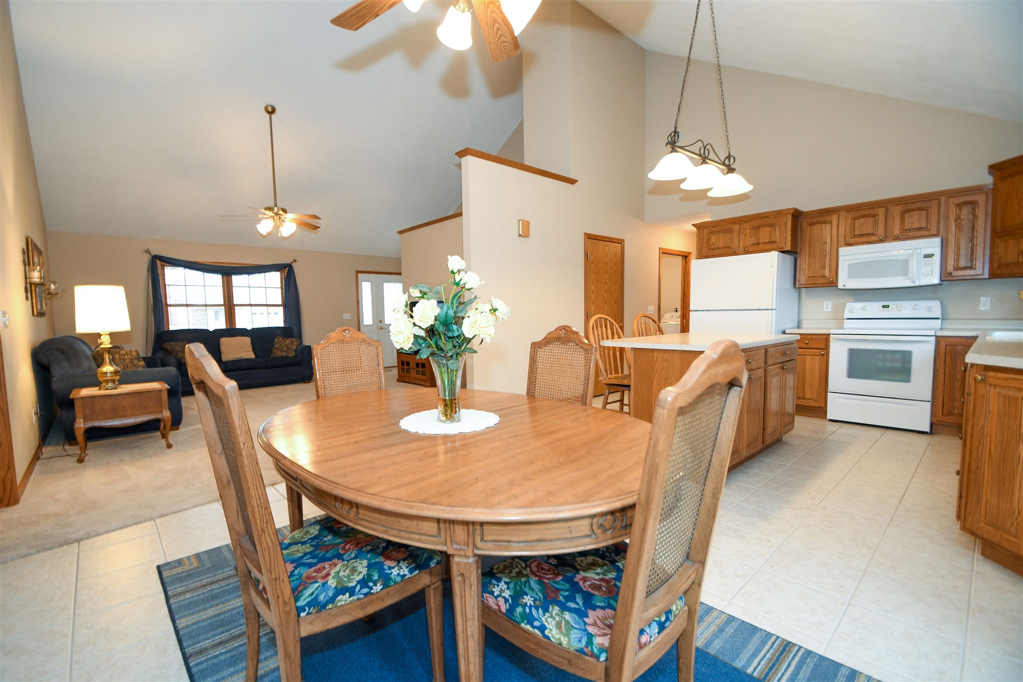1018 South Johanson Road Peoria, IL 61607 - Photo 13 of 38