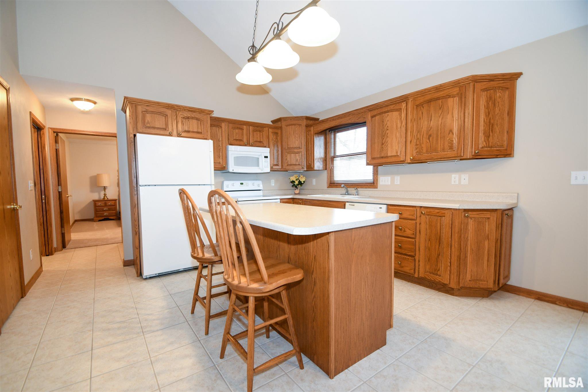 1018 South Johanson Road Peoria, IL 61607 - Photo 15 of 38