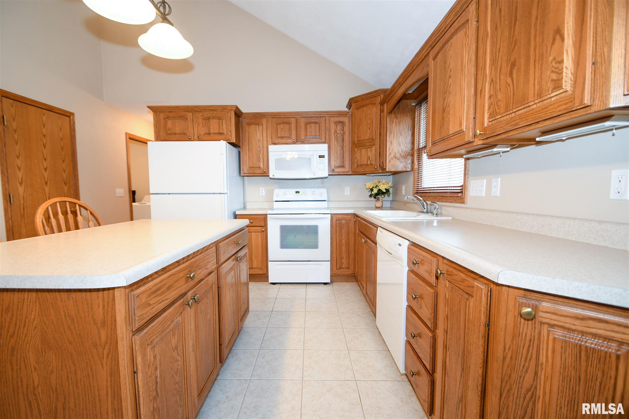 1018 South Johanson Road Peoria, IL 61607 - Photo 16 of 38