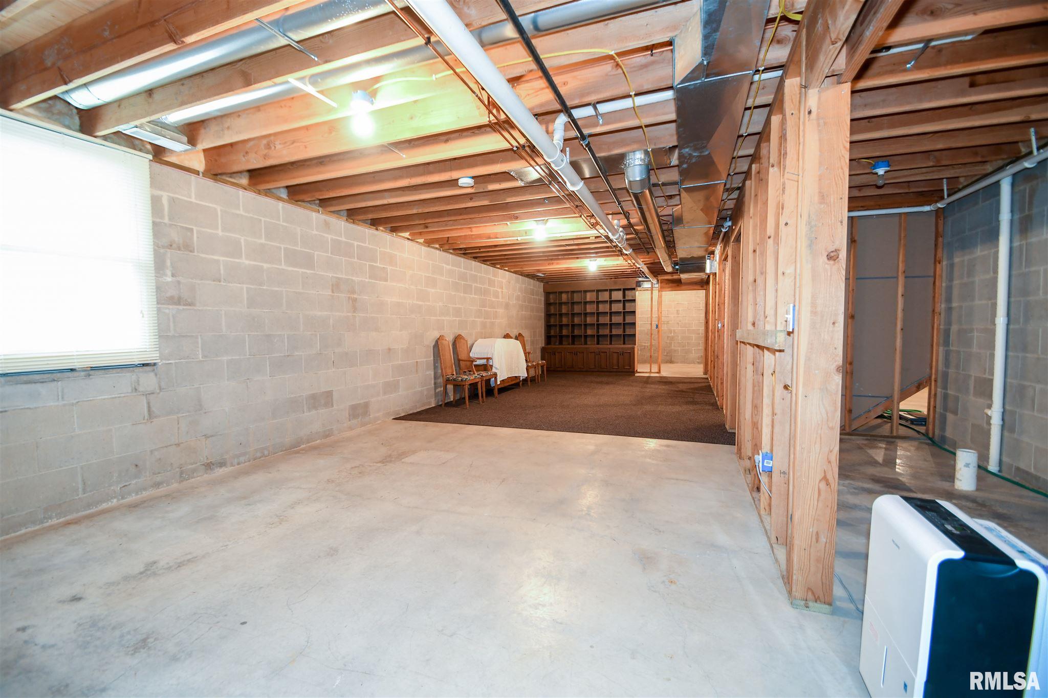 1018 South Johanson Road Peoria, IL 61607 - Photo 30 of 38
