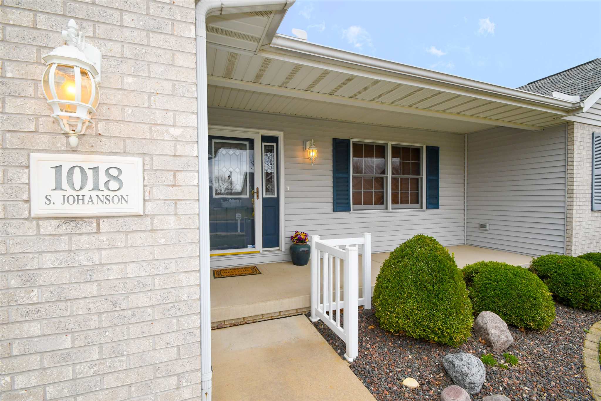1018 South Johanson Road Peoria, IL 61607 - Photo 4 of 38