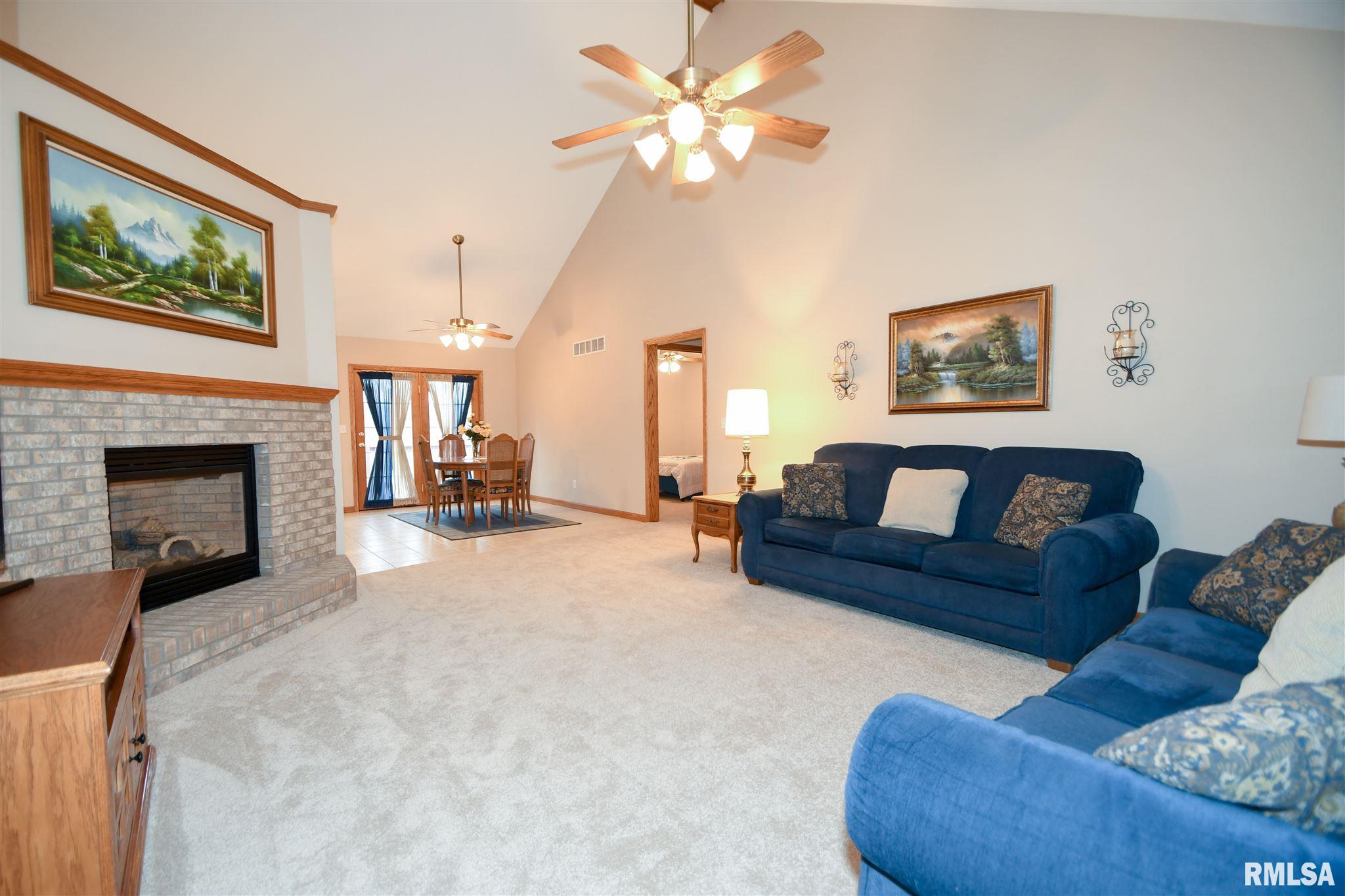 1018 South Johanson Road Peoria, IL 61607 - Photo 6 of 38